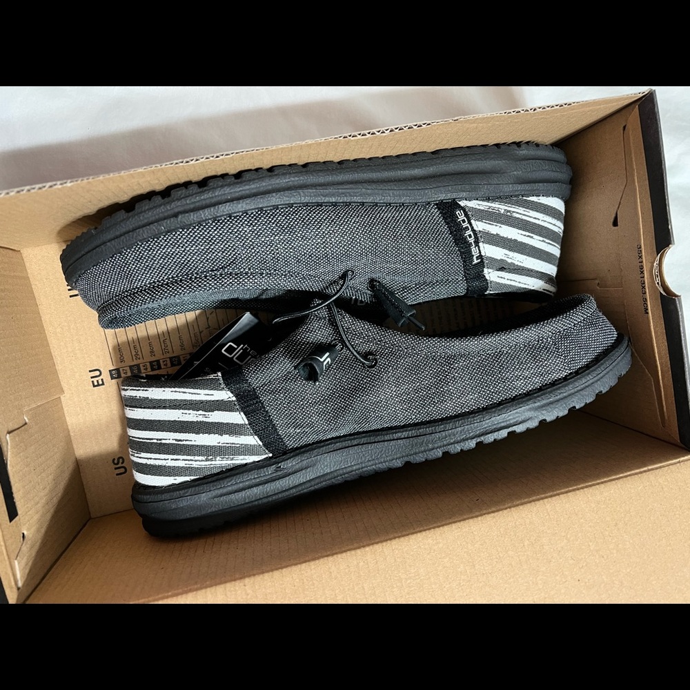 Size 10 Wally Funk Break Patriotic Hey Dudes - NWT/Box